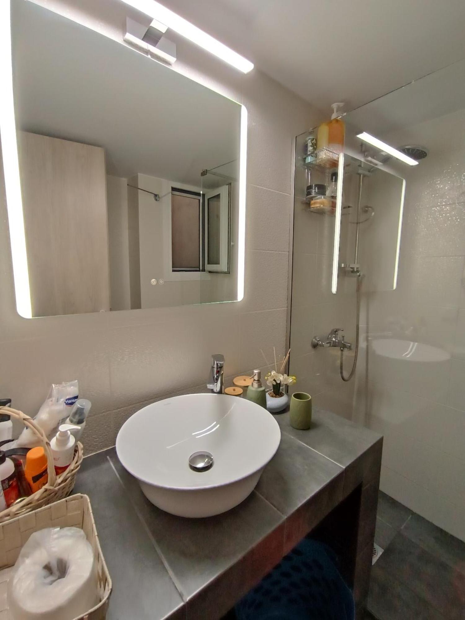 Luxury & Spacious Apartment In アテネ エクステリア 写真